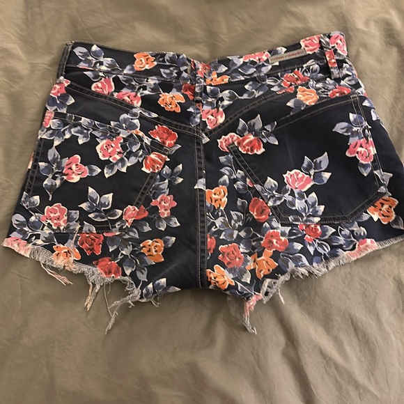 Citizens of Humanity denim floral shorts, size 27 - Picture 3 of 7